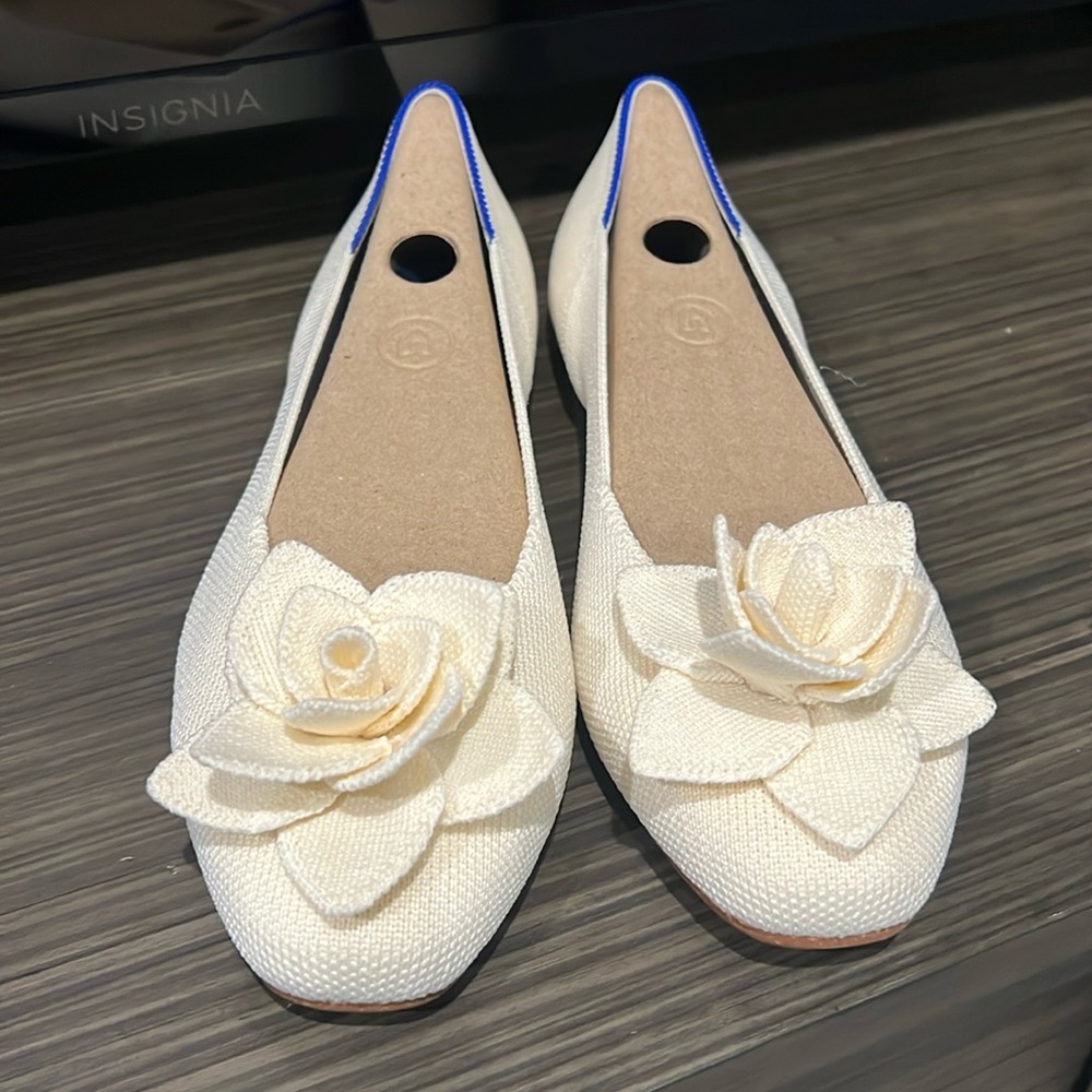 Brand New Rothy’s Love bird flat Petal Square